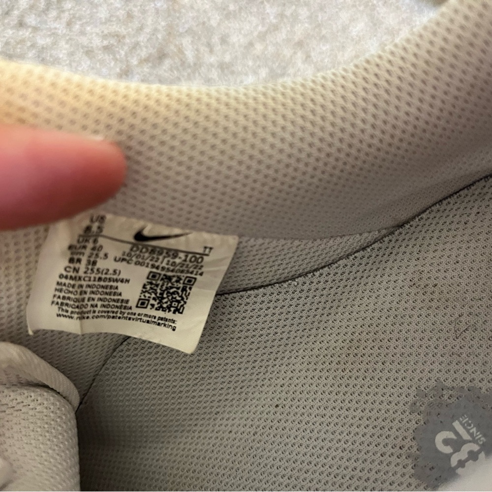 Nike Air Force shoes - Picture 4 of 5